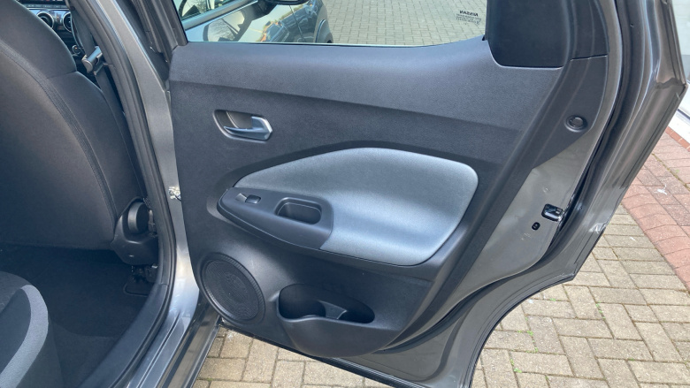 Nissan Juke 1.0 DiG-T 114 N-Connecta 5dr DCT Petrol Hatchback